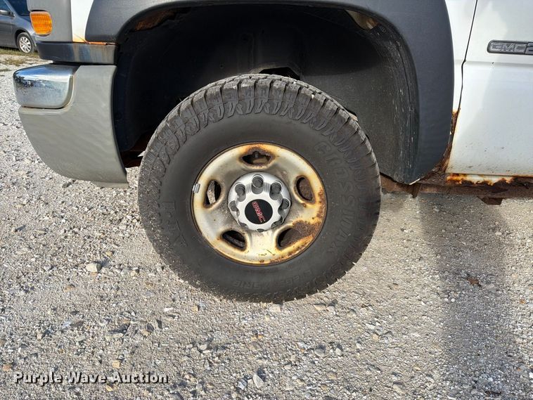image for item FT6383 2004 GMC Sierra 2500HD pickup truck