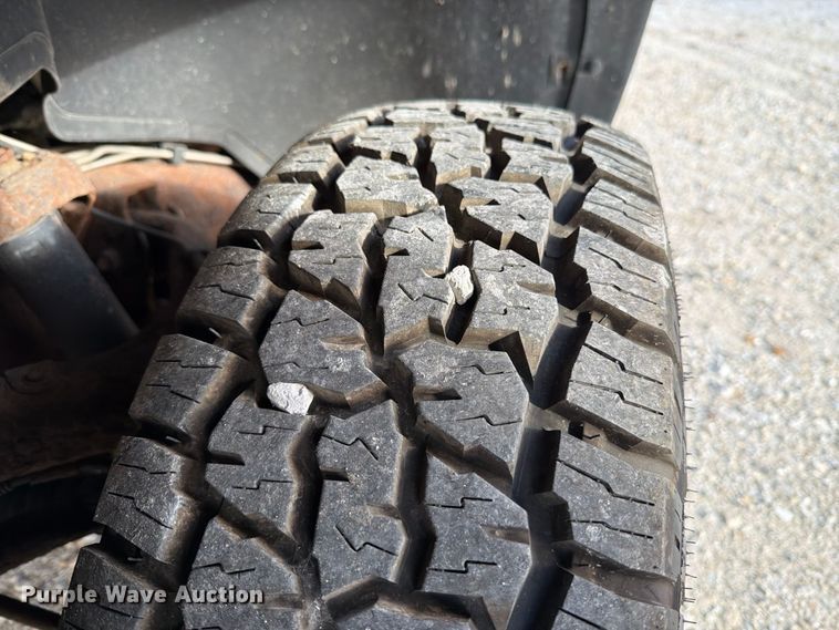 image for item FT6383 2004 GMC Sierra 2500HD pickup truck