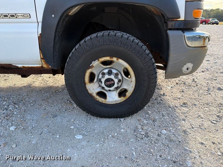 image for item FT6383 2004 GMC Sierra 2500HD pickup truck