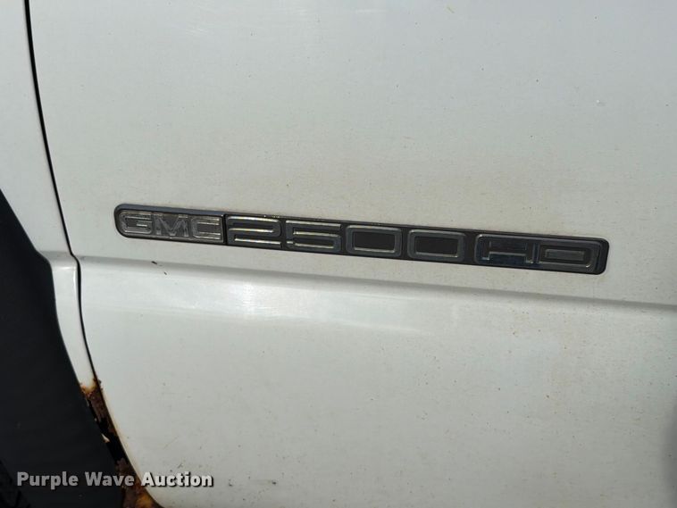 image for item FT6383 2004 GMC Sierra 2500HD pickup truck