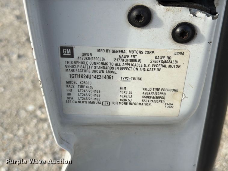 image for item FT6383 2004 GMC Sierra 2500HD pickup truck