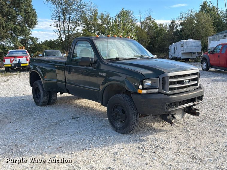 image for item FT6385 2002 Ford F350 Super Duty pickup truck