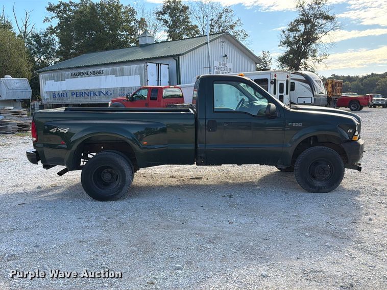 image for item FT6385 2002 Ford F350 Super Duty pickup truck