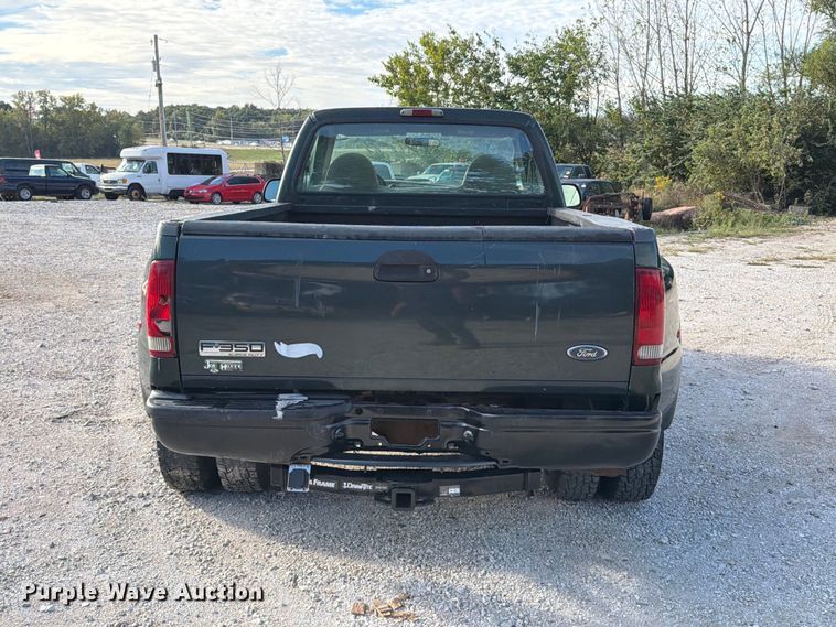 image for item FT6385 2002 Ford F350 Super Duty pickup truck