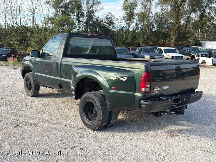 image for item FT6385 2002 Ford F350 Super Duty pickup truck
