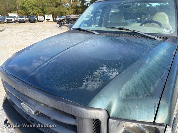 image for item FT6385 2002 Ford F350 Super Duty pickup truck
