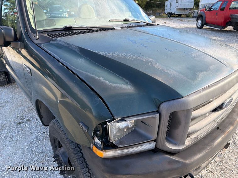 image for item FT6385 2002 Ford F350 Super Duty pickup truck
