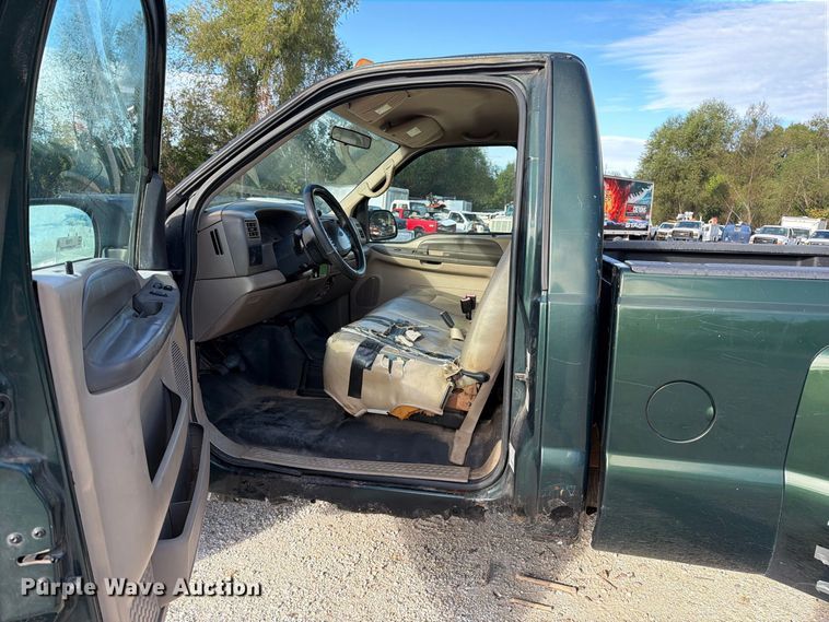 image for item FT6385 2002 Ford F350 Super Duty pickup truck