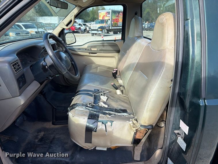 image for item FT6385 2002 Ford F350 Super Duty pickup truck