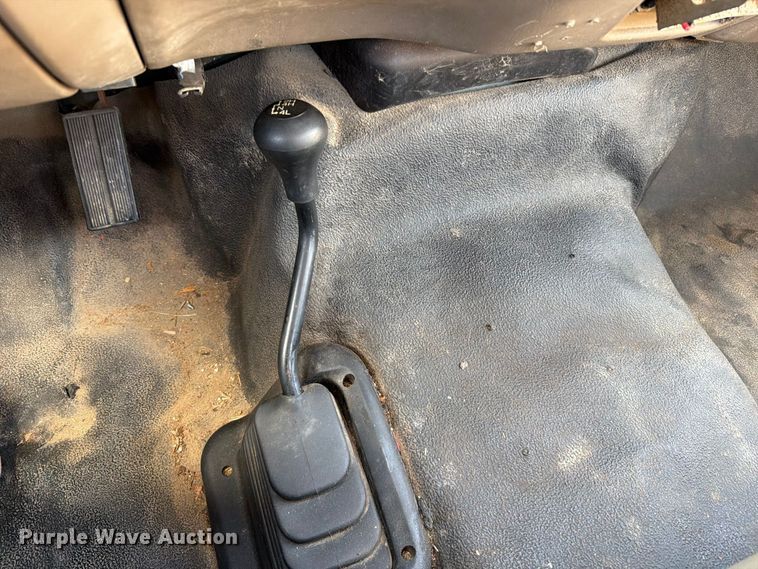 image for item FT6385 2002 Ford F350 Super Duty pickup truck