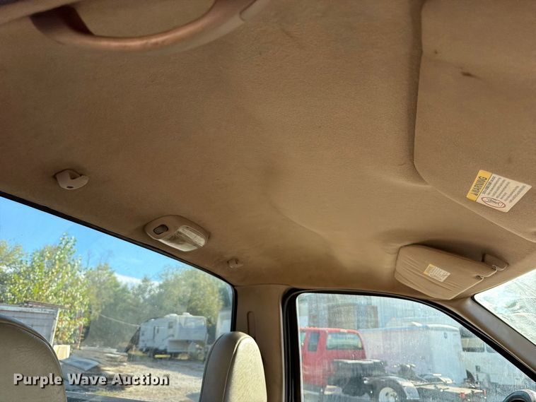 image for item FT6385 2002 Ford F350 Super Duty pickup truck