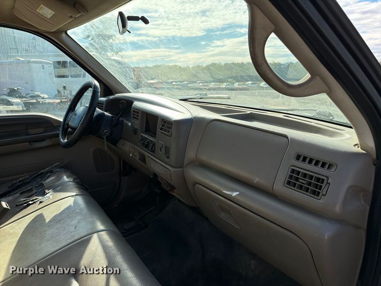 image for item FT6385 2002 Ford F350 Super Duty pickup truck