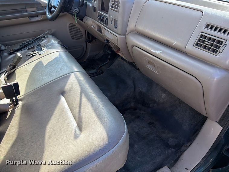 image for item FT6385 2002 Ford F350 Super Duty pickup truck