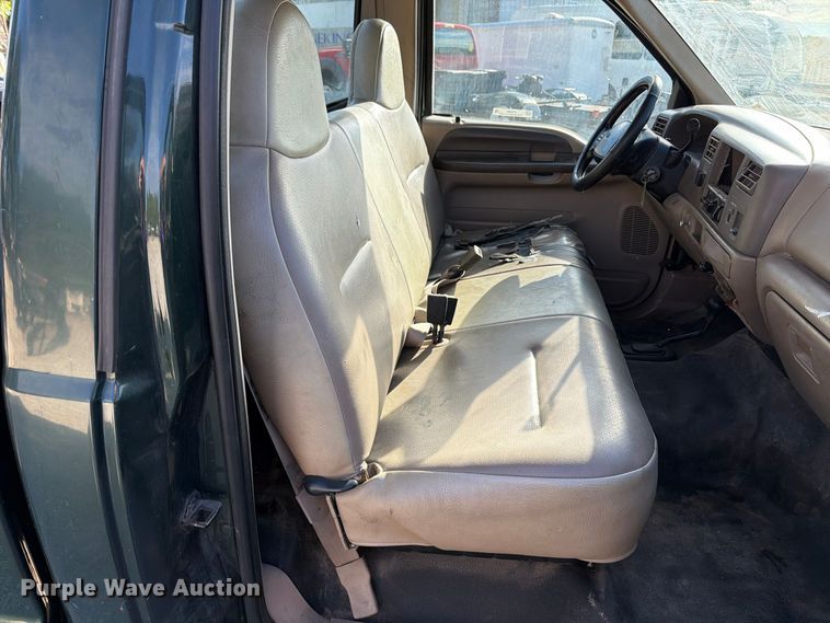 image for item FT6385 2002 Ford F350 Super Duty pickup truck