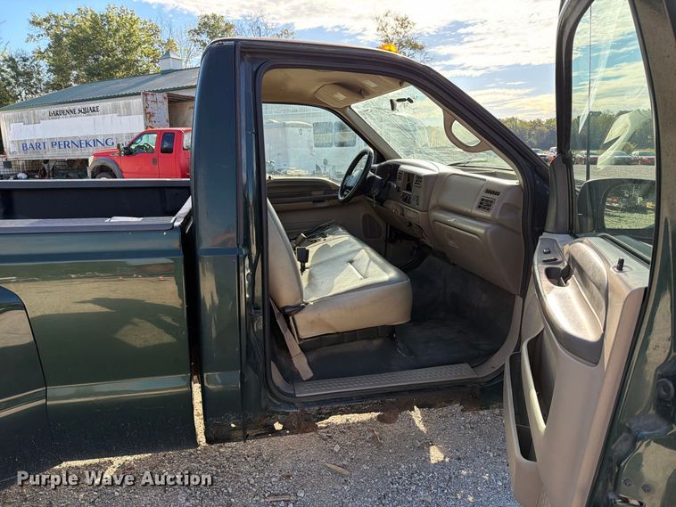 image for item FT6385 2002 Ford F350 Super Duty pickup truck