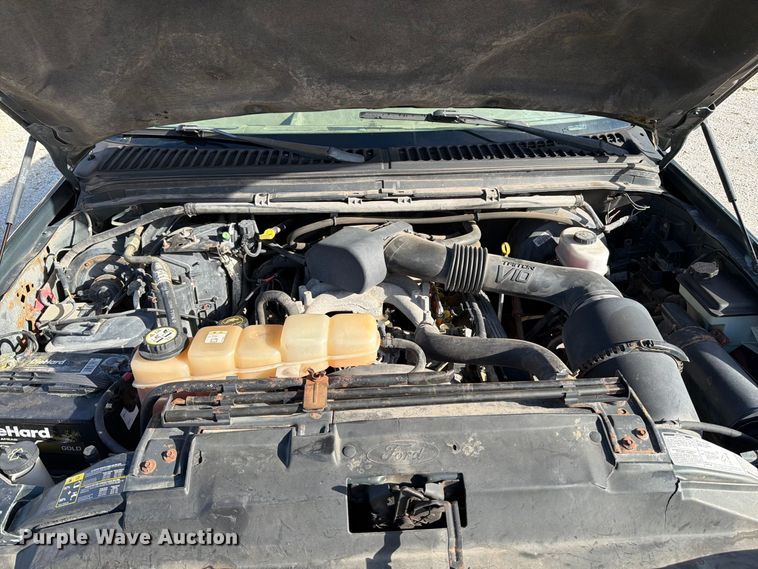 image for item FT6385 2002 Ford F350 Super Duty pickup truck