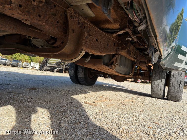 image for item FT6385 2002 Ford F350 Super Duty pickup truck