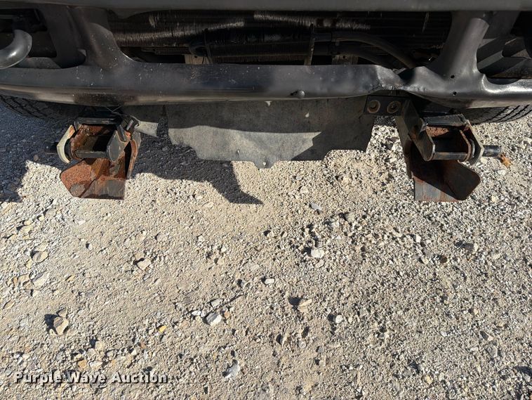 image for item FT6385 2002 Ford F350 Super Duty pickup truck
