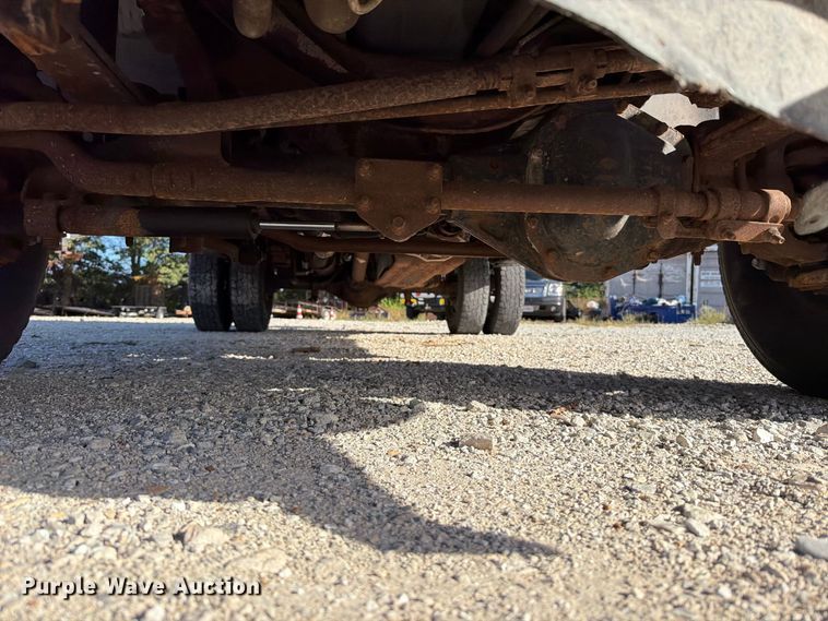 image for item FT6385 2002 Ford F350 Super Duty pickup truck