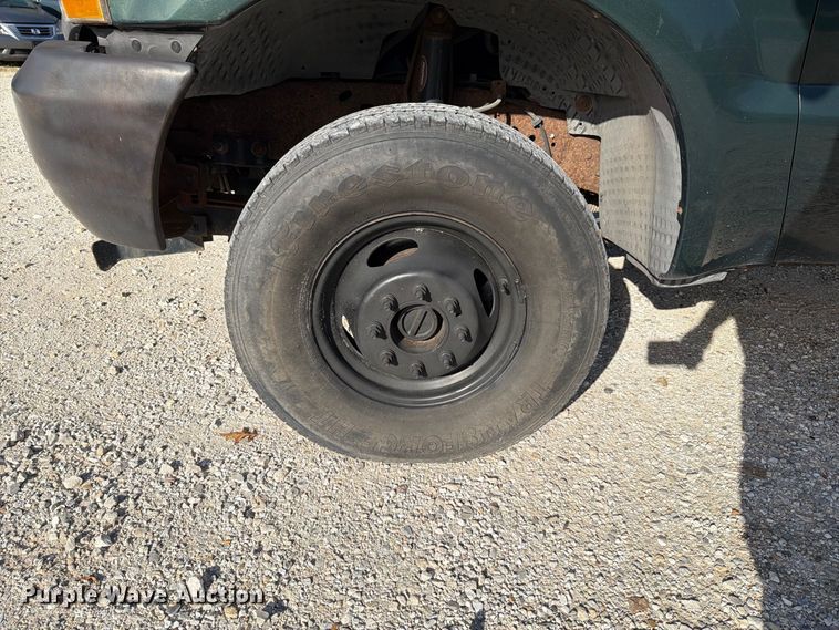 image for item FT6385 2002 Ford F350 Super Duty pickup truck