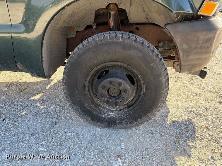 image for item FT6385 2002 Ford F350 Super Duty pickup truck