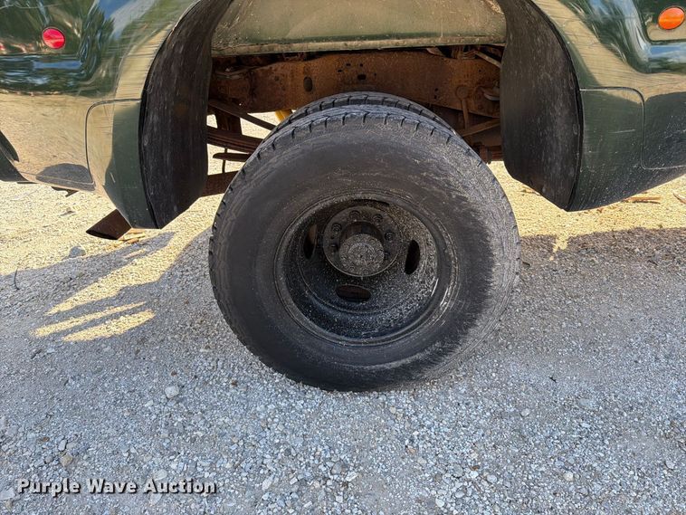image for item FT6385 2002 Ford F350 Super Duty pickup truck