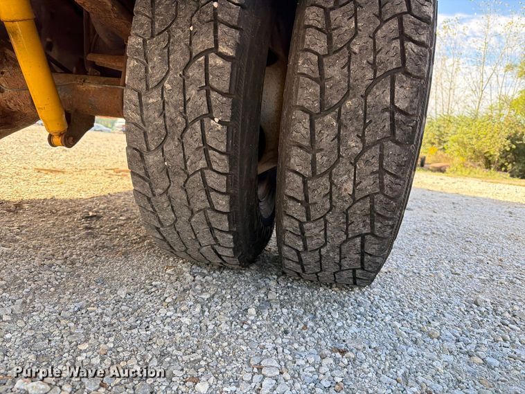 image for item FT6385 2002 Ford F350 Super Duty pickup truck