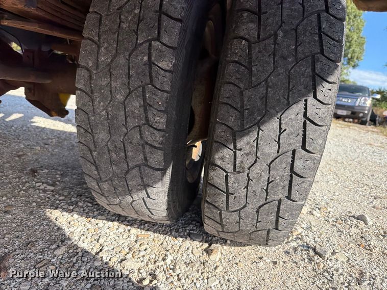 image for item FT6385 2002 Ford F350 Super Duty pickup truck