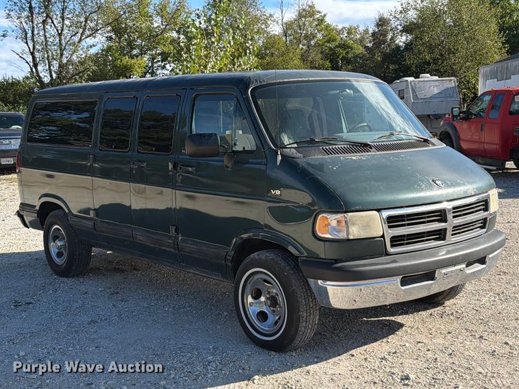 image for item FT6386 1995 Dodge Ram Wagon van