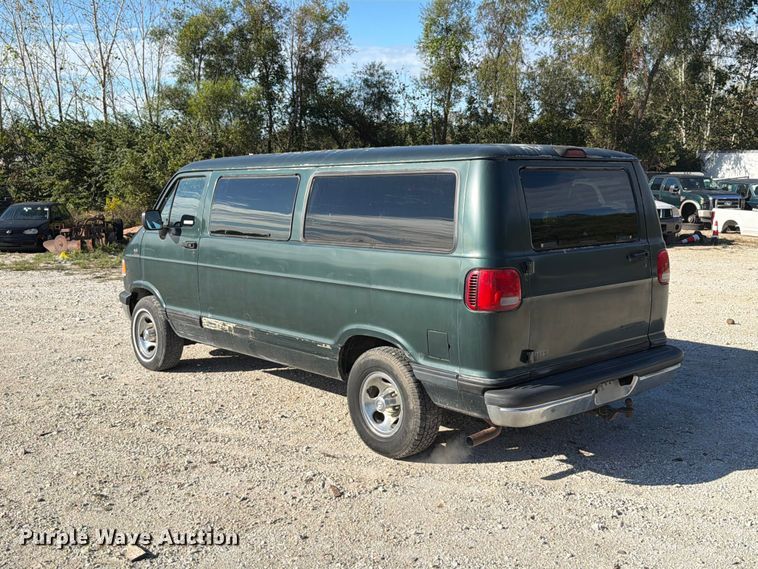 image for item FT6386 1995 Dodge Ram Wagon van
