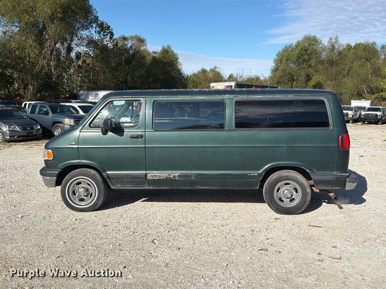 image for item FT6386 1995 Dodge Ram Wagon van