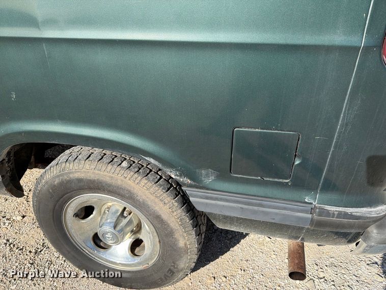 image for item FT6386 1995 Dodge Ram Wagon van