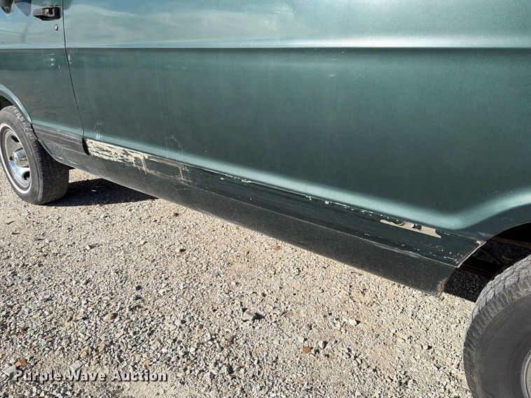 image for item FT6386 1995 Dodge Ram Wagon van