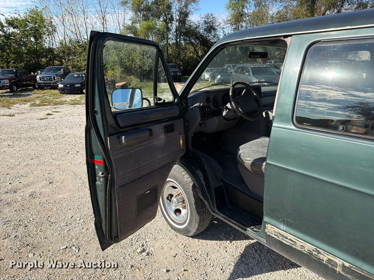 image for item FT6386 1995 Dodge Ram Wagon van