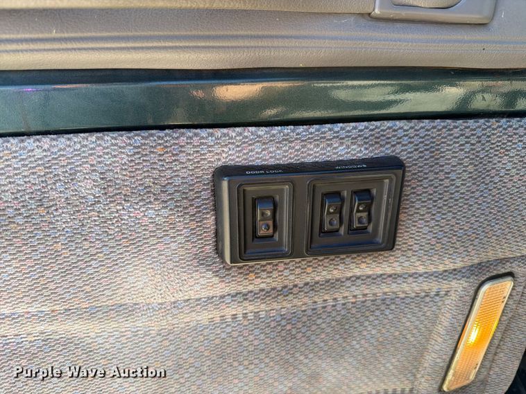image for item FT6386 1995 Dodge Ram Wagon van