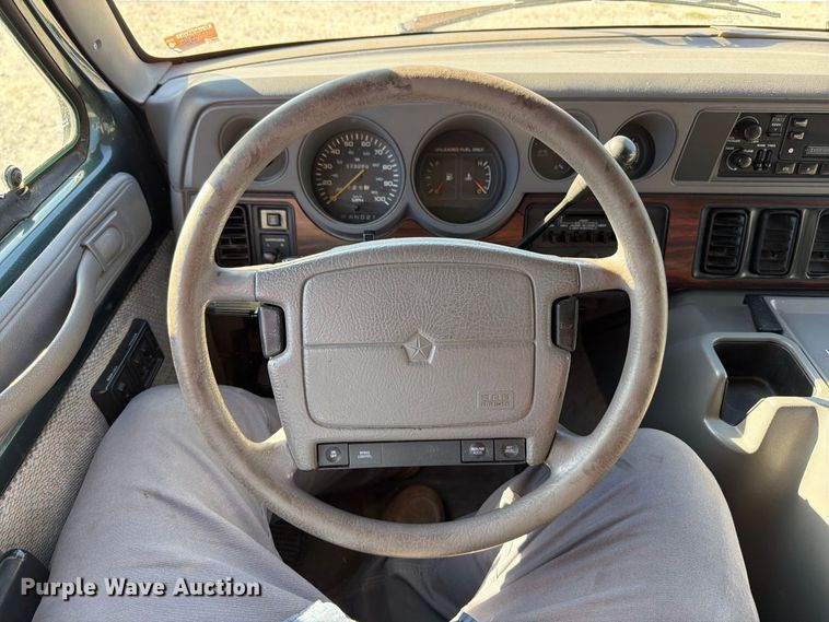 image for item FT6386 1995 Dodge Ram Wagon van