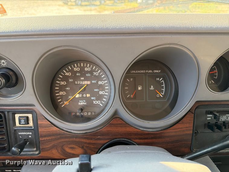 image for item FT6386 1995 Dodge Ram Wagon van