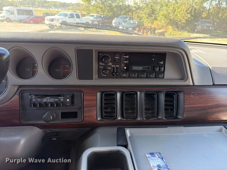 image for item FT6386 1995 Dodge Ram Wagon van