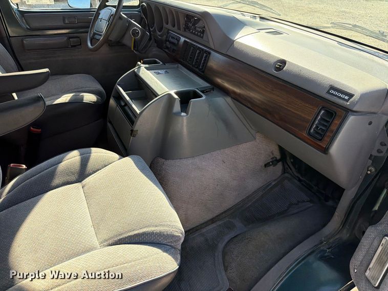image for item FT6386 1995 Dodge Ram Wagon van