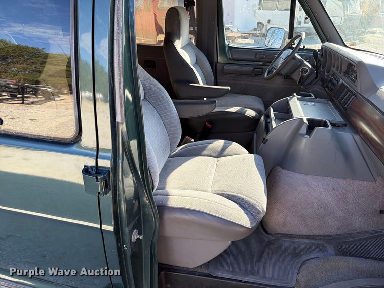 image for item FT6386 1995 Dodge Ram Wagon van
