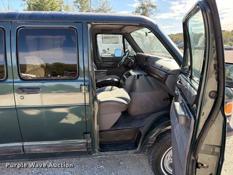 image for item FT6386 1995 Dodge Ram Wagon van