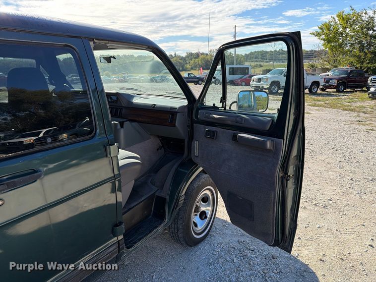 image for item FT6386 1995 Dodge Ram Wagon van