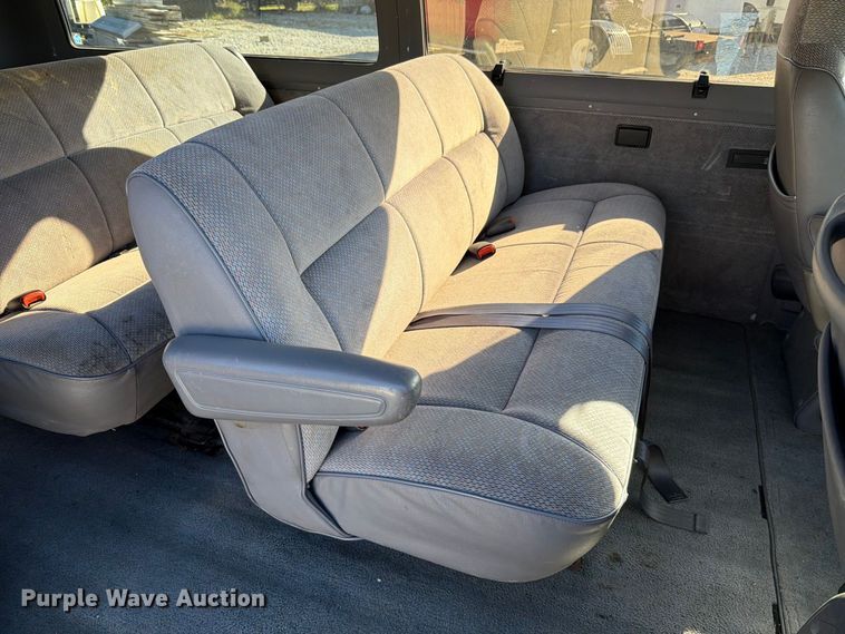 image for item FT6386 1995 Dodge Ram Wagon van