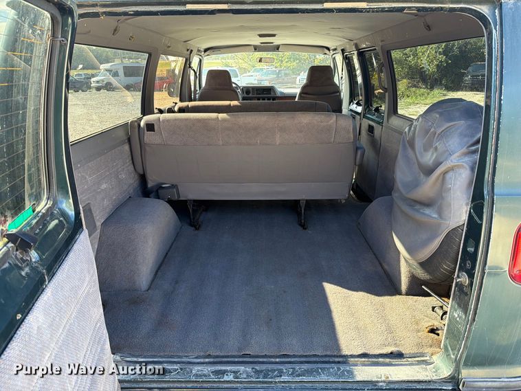 image for item FT6386 1995 Dodge Ram Wagon van