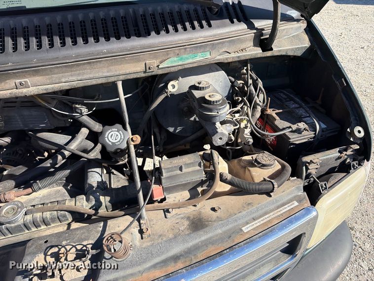 image for item FT6386 1995 Dodge Ram Wagon van