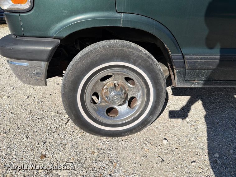 image for item FT6386 1995 Dodge Ram Wagon van