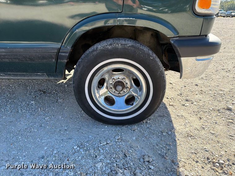 image for item FT6386 1995 Dodge Ram Wagon van