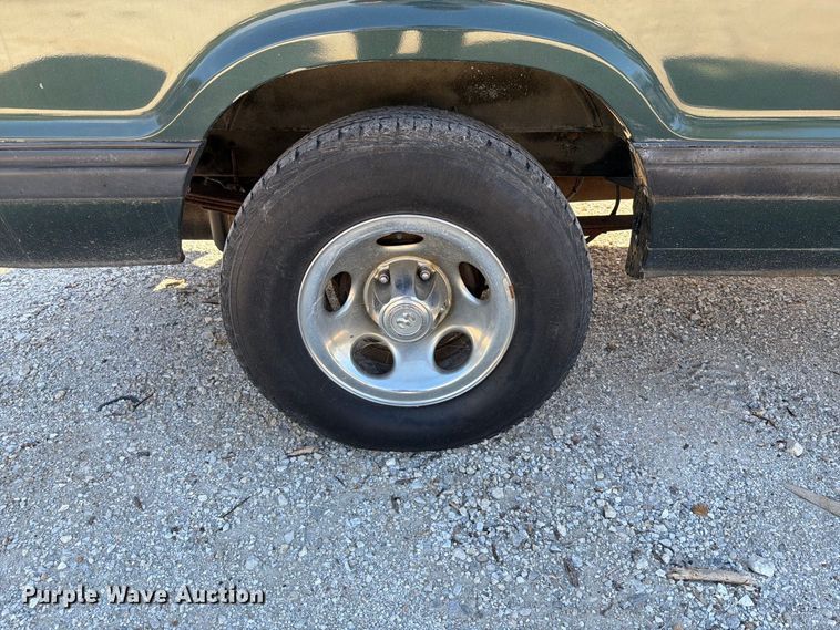image for item FT6386 1995 Dodge Ram Wagon van