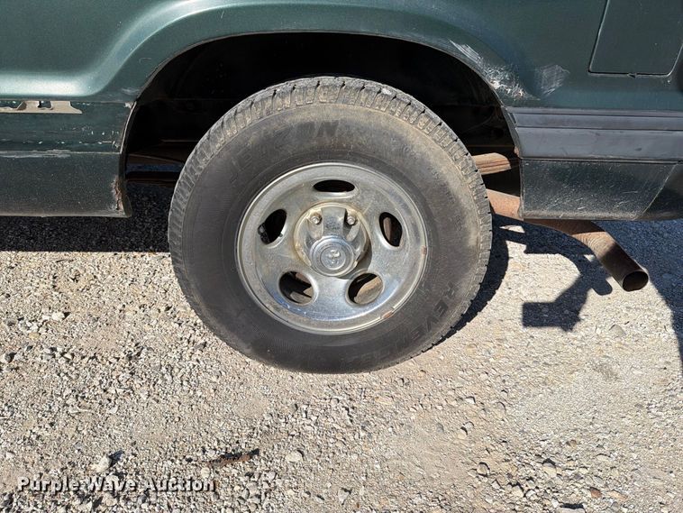 image for item FT6386 1995 Dodge Ram Wagon van