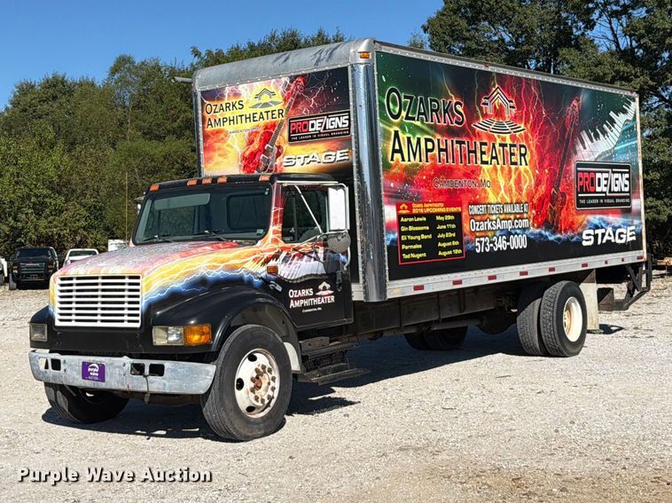 2000 International 4700 box truck